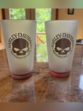 Harley-Davidson Willie G Skull Frosted Pint 16 oz. Beer Glasses w/ Red Base (2)